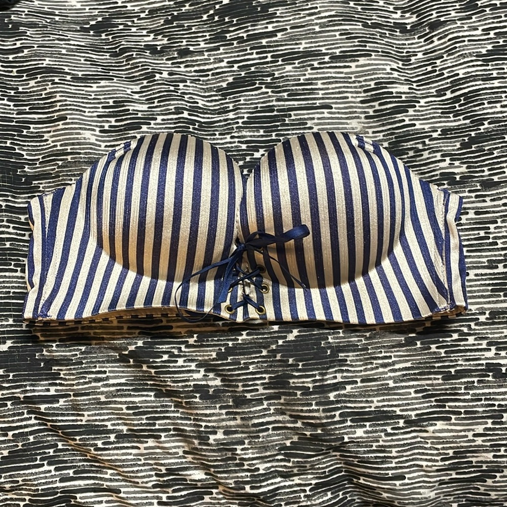 Women’s size 32/70 sexy bra